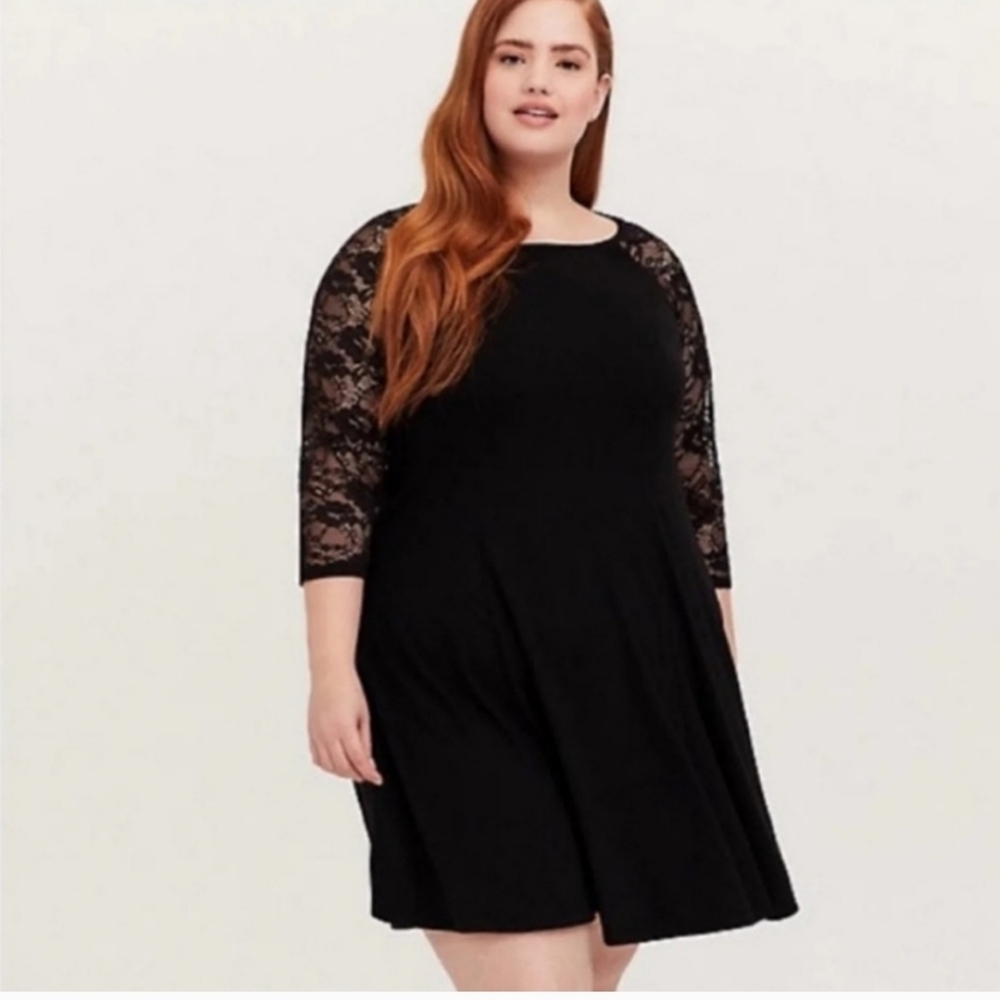 NWT TORRID Raglan Jersey Soft Stretchy Scater Dress with Lace Sleeves Black